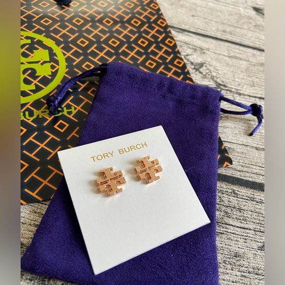 NWT! Tory Burch large logo stud earrings in rose gold + gift wrapping - Picture 6 of 15